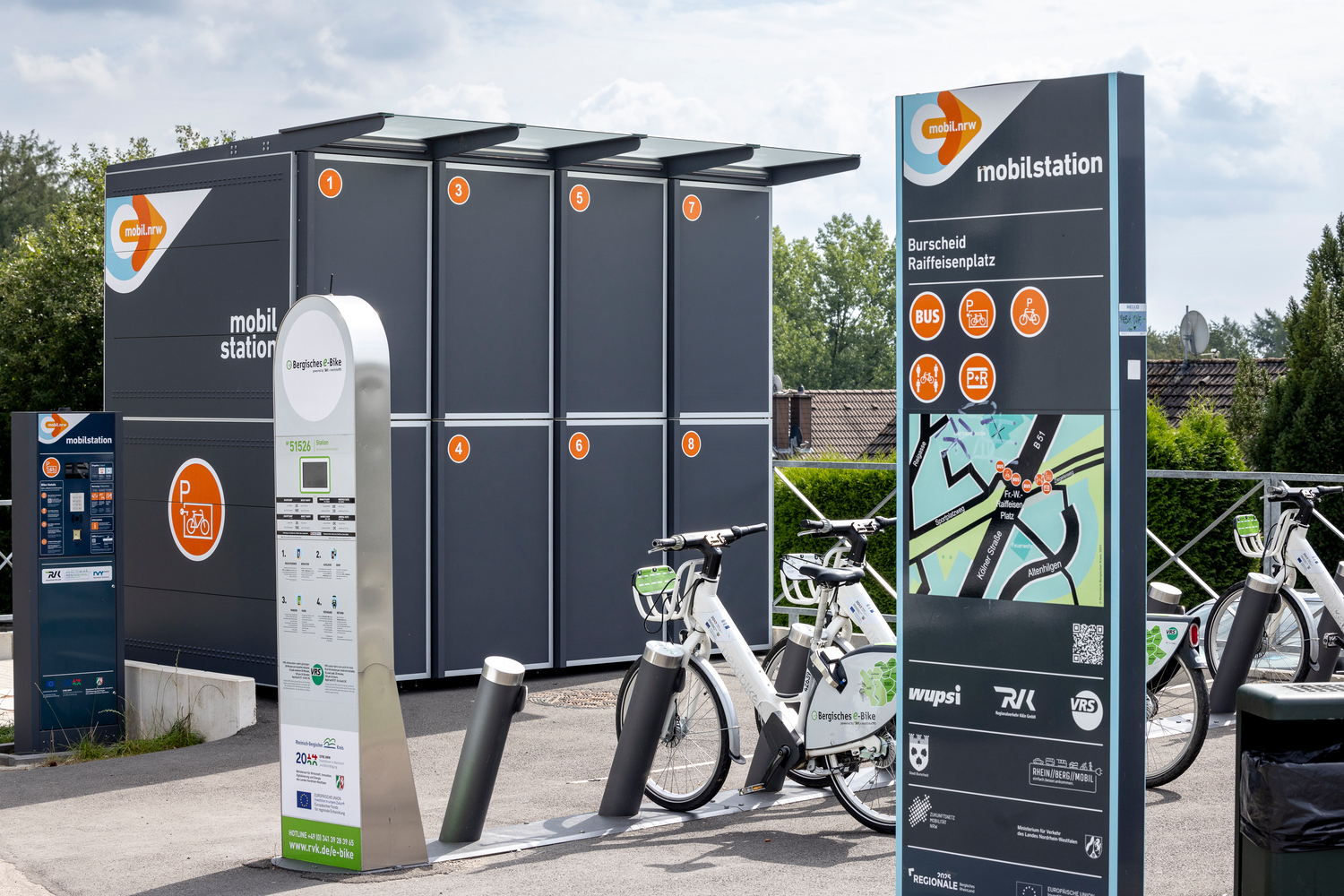 Mobilstation mit Fahrradboxen Mobilstation mit Fahrradboxen