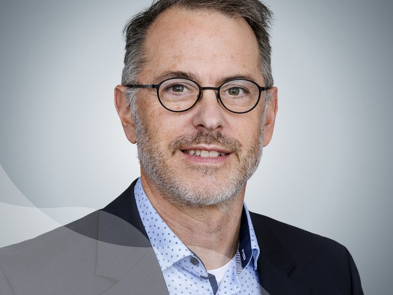 Dr. Manfred Knieps