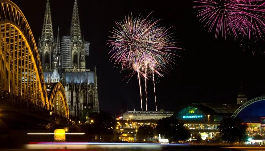 Symbolbild "Kölner Lichter" (© pinke/stock.adobe.com) Symbolbild "Kölner Lichter" (© pinke/stock.adobe.com)