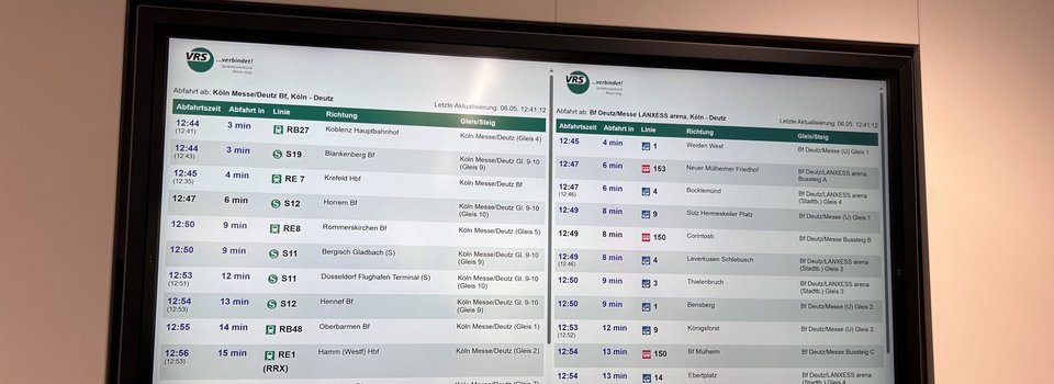 Abfahrtsmonitor im Büro Abfahrtsmonitor im Büro