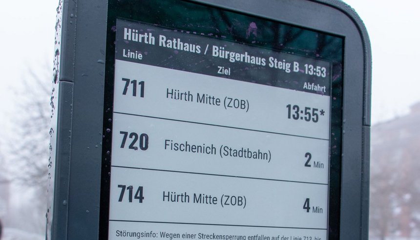 Displayansicht einer digitalen Haltestelle in Hürth