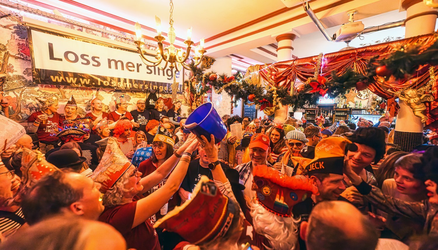 Loss mer singe in Kölner Kneipe