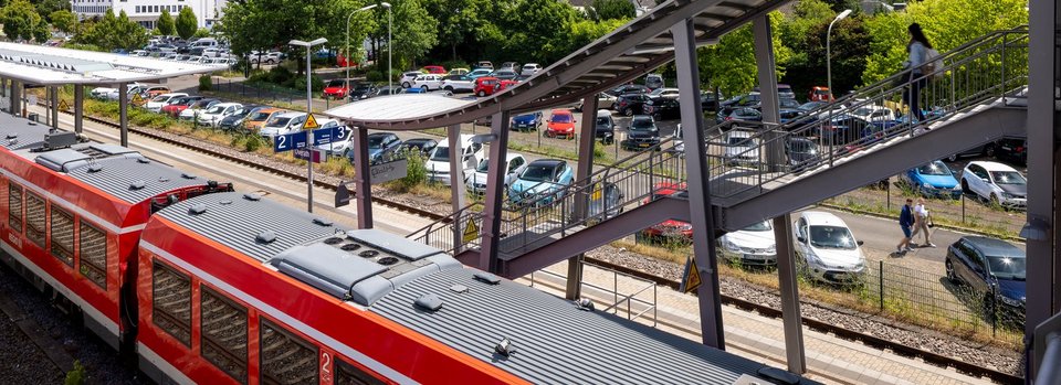 Bahnhalt mit Park&Ride-Stellplatz