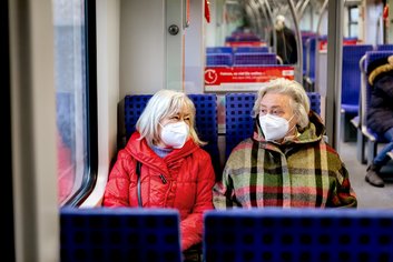 Hohe Akzeptanz bei Fahrgästen für das Tragen medizinischer Masken