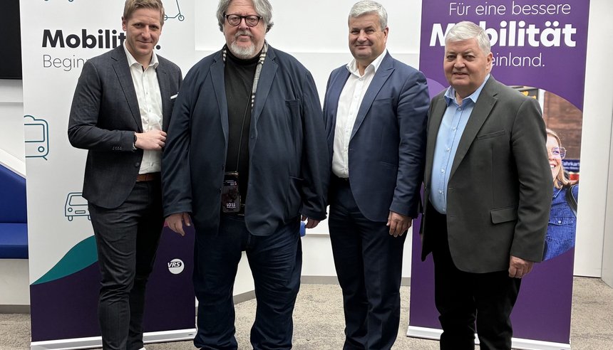 Das Bild zeigt v. l.: Landrat Markus Ramers, den ausgeschiedenen Vorsitzenden der Verbandsversammlungen, Bernd Kolvenbach sowie Jörg Hamel und Gerd Fabian