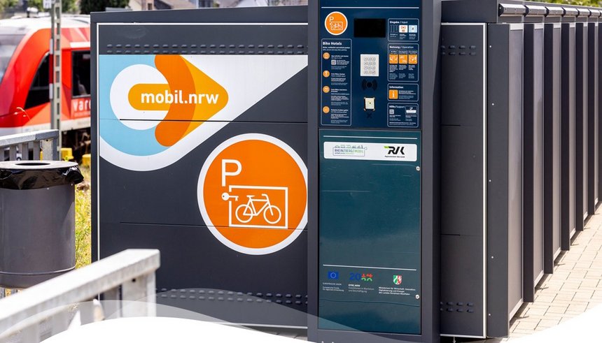 Eine Radbox am Bahnhof Rösrath