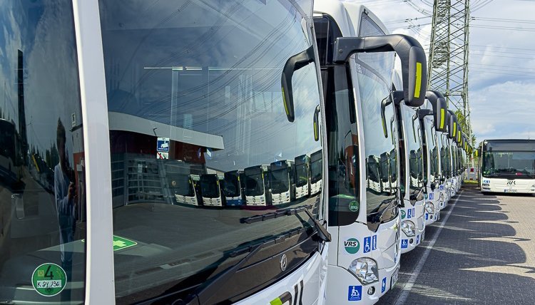 Busse auf einem Betriebshof