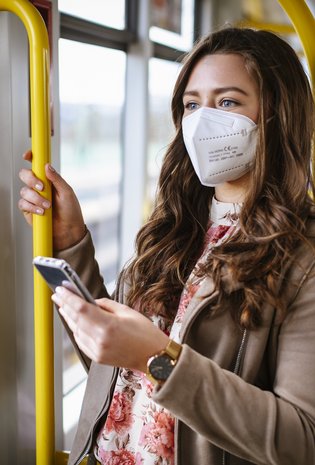 Fahrgäste dürfen ÖPNV mit OP-Masken und unter Beachtung der 3G-Regel nutzen