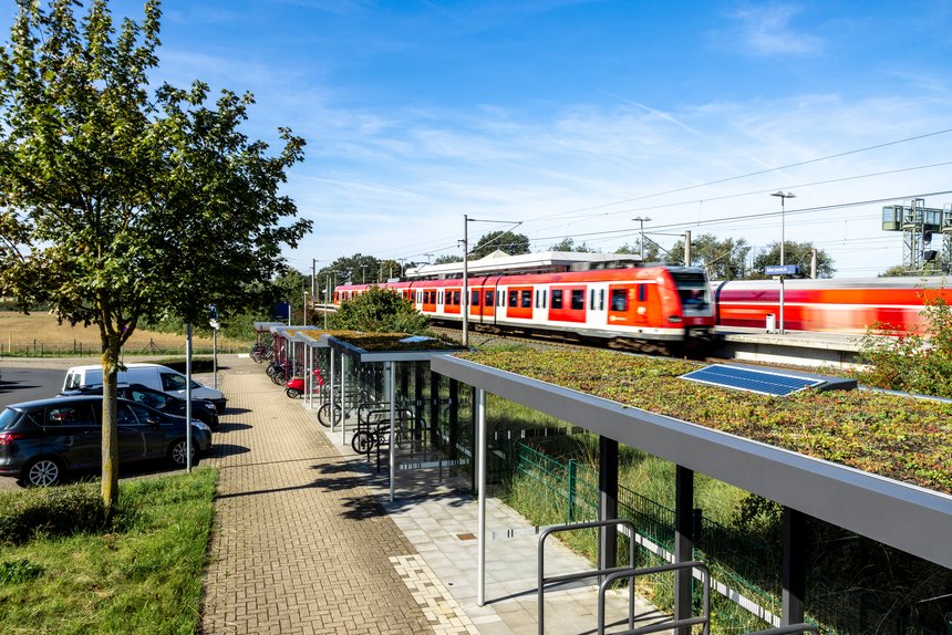 Bahnhalt mit Park&Ride- und Bike&Ride-Stellplätzen